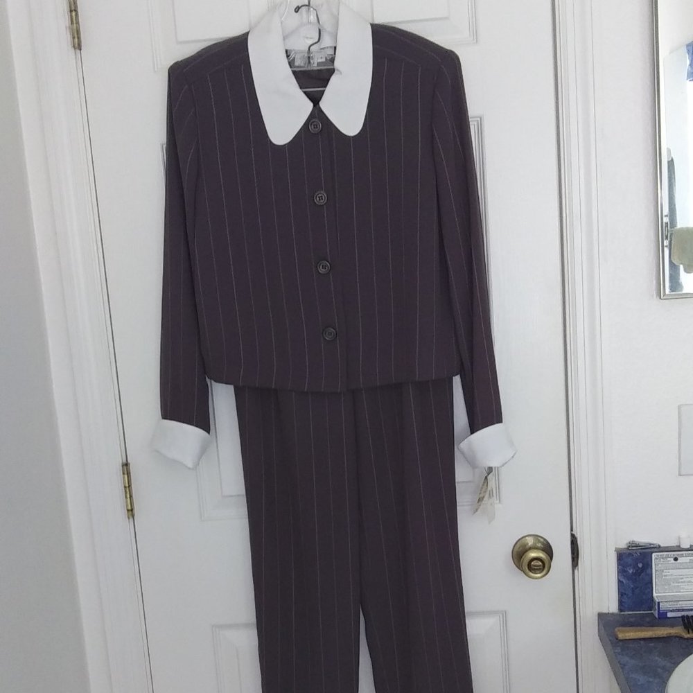 Maggy London Gray Pinstripe Pant Suit - Never Worn - With Tags -Vintage - size 4